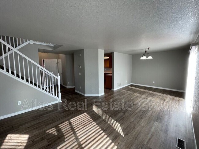 Foto del edificio - 5566 Vermillion Bluffs Dr