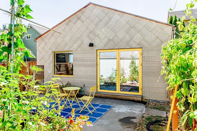 Foto del edificio - 8020 N Hurst Ave