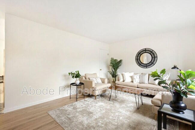 Foto del edificio - 328 N Roosevelt Ave