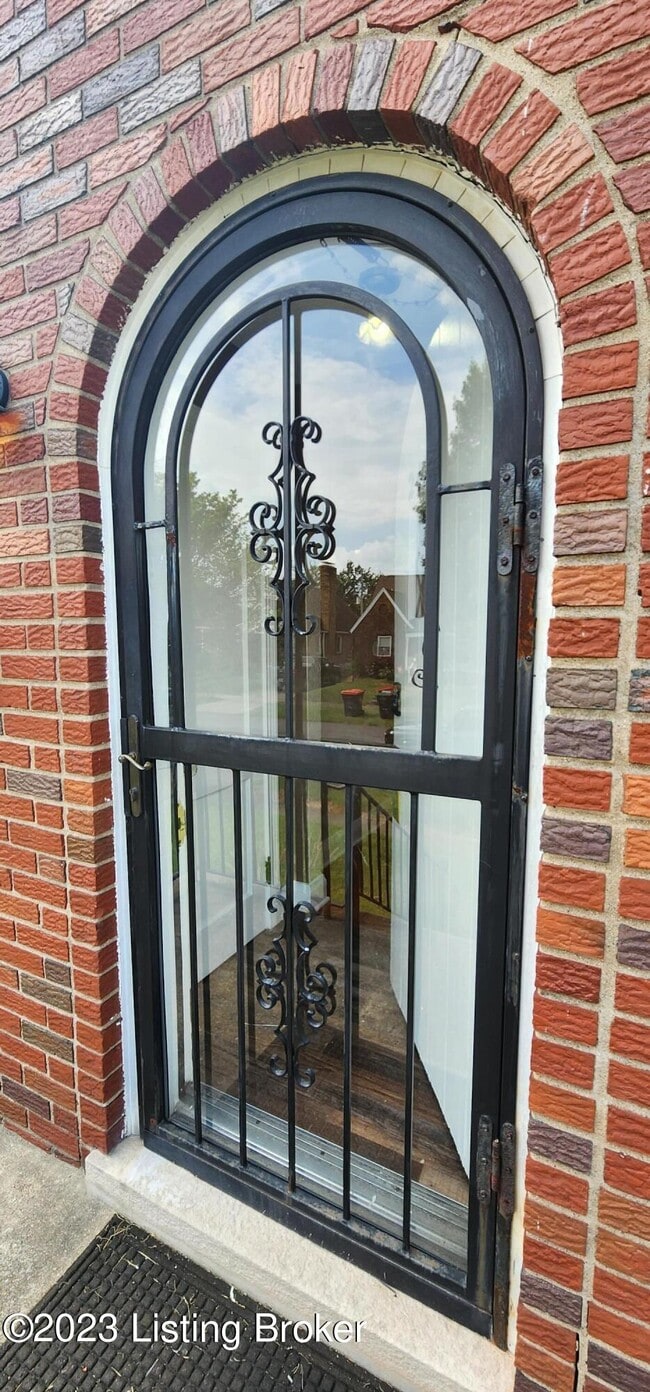 Building Photo - 2424 Emil Ave