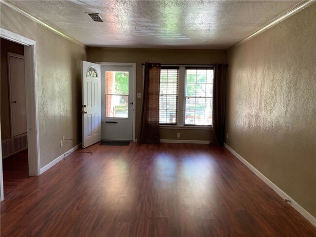 Foto del edificio - 4308 Curzon Ave