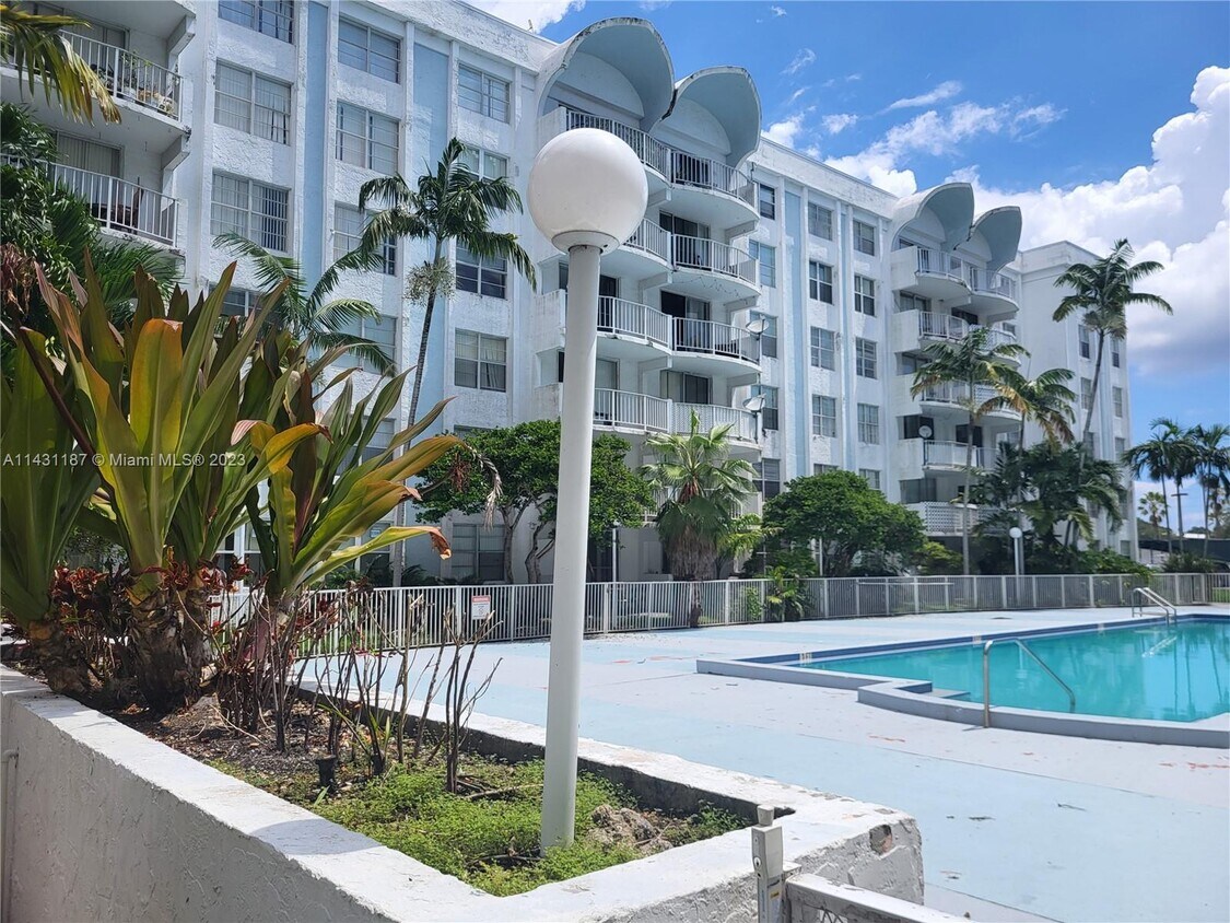 486 NW 165th St Unit B604, Miami, FL 33169 Condo for Rent in Miami