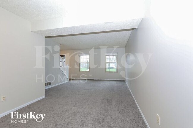 Foto del edificio - 579 Tall Oaks Drive