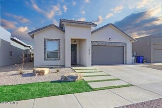 Building Photo - 14928 Tierra Escape Ave