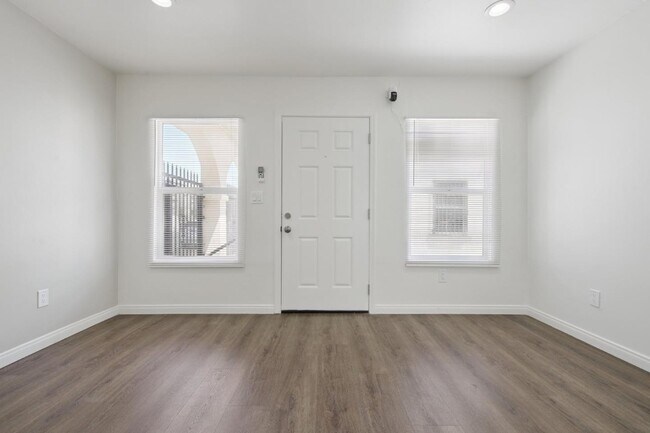 Foto del edificio - 366 E 55th St