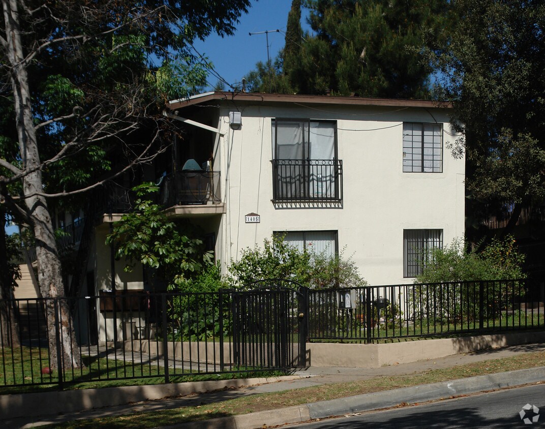 Building Photo - 1405 N Marengo Ave