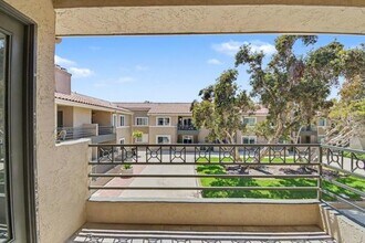 Building Photo - 7405 Charmant Dr