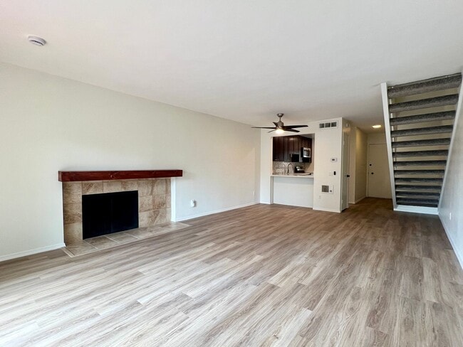 Building Photo - Beautiful Two Story 2Bd 1.5Ba Townhouse Ne...