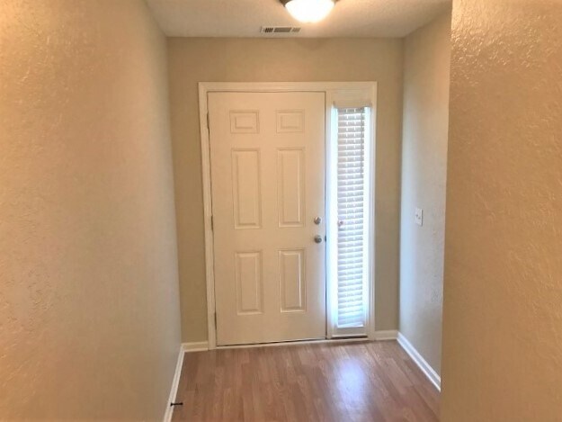 Building Photo - 6 Peppermill Court