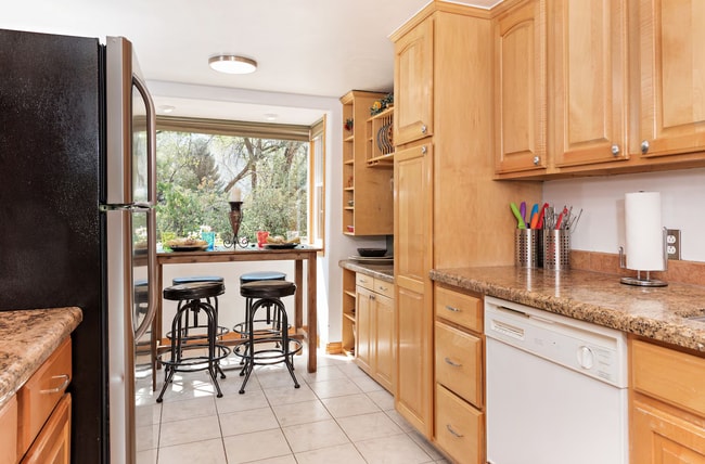 Building Photo - 451 Mountain Shadow Dr