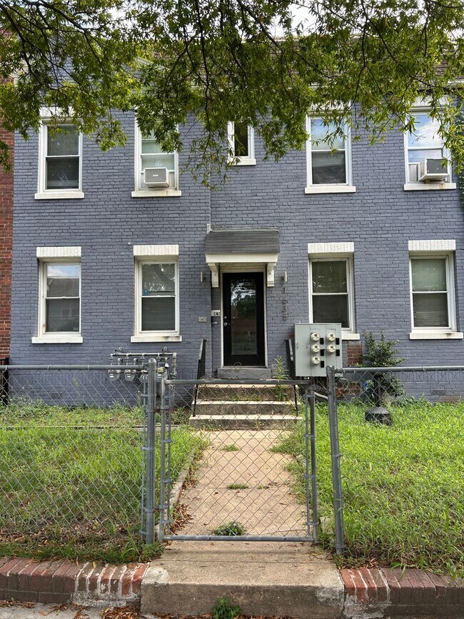 Building Photo - 1635 West Virginia Ave NE