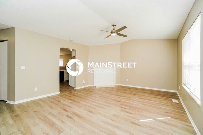Foto del edificio - 3 Bedroom Pet-Friendly Home in COLUMBUS, OH with Main Street Renewal