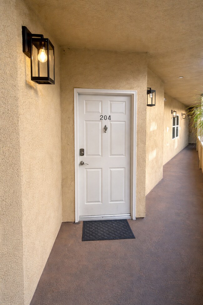 Building Photo - Bright Valley Village Condo for Lease with Balcony & Amenities
