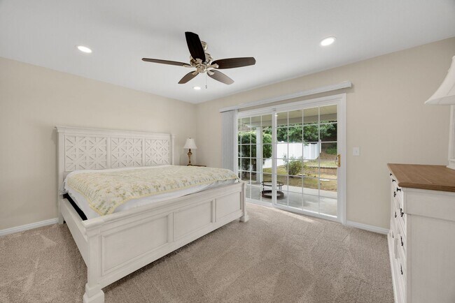 Building Photo - Adorable 4 Bed / 2 Bath Single Family Home