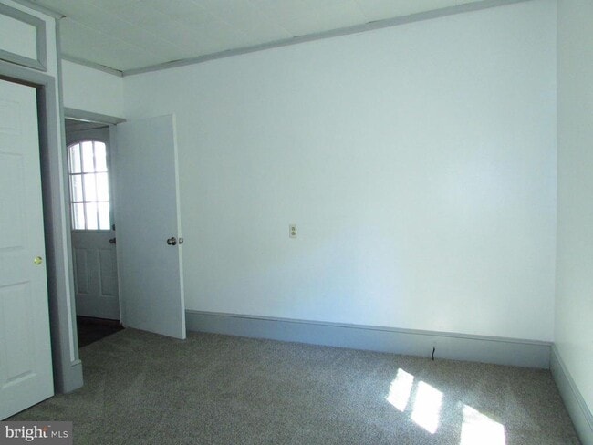 Building Photo - 611 E State St