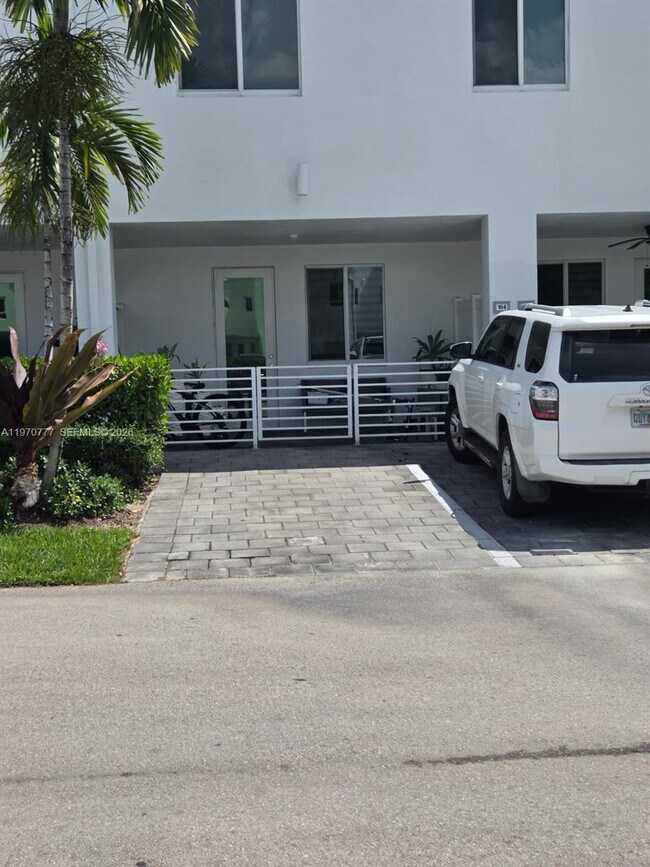 Foto del edificio - 6416 NW 102nd Ct