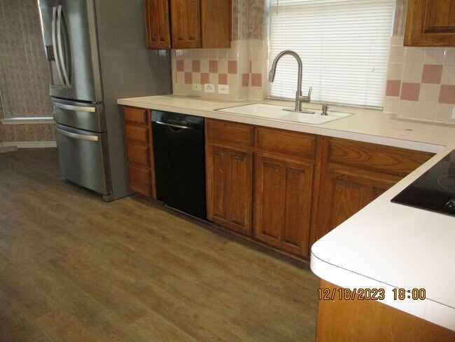 Foto del edificio - 6411 Clear Pool Dr 76018