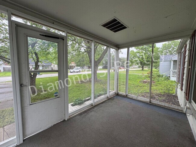 Foto del edificio - Charming 3 Bedroom Home Available Now - Cl...