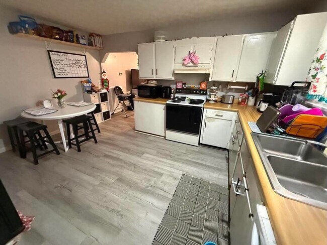 Foto del edificio - 320 Riverview St