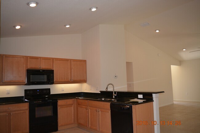 Foto del edificio - 4844 Summerfield Cir