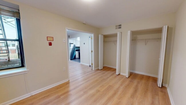 Building Photo - Columbia Heights Two Bedroom/One Bathroom In Amazing Location! Washer/Dryer in Unit!