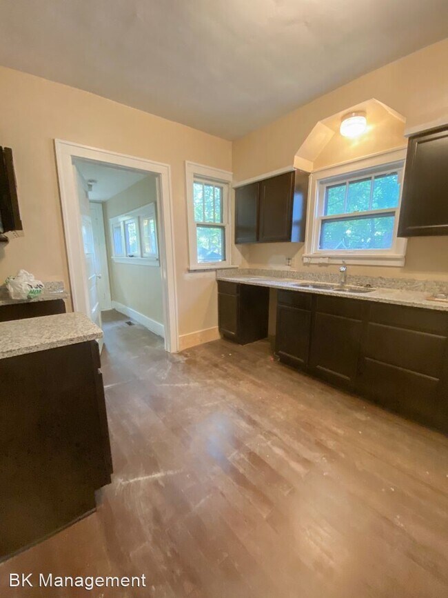 Foto del edificio - 3 br, 1 bath House - 472 Maple Street