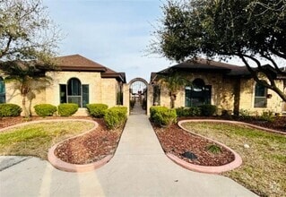 Building Photo - 702 S Logan Dr