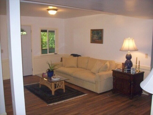 Foto del edificio - 5 Bedroom 2 Bath Home