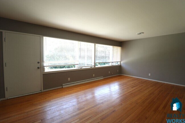 Building Photo - 4000-4006 NW 49th