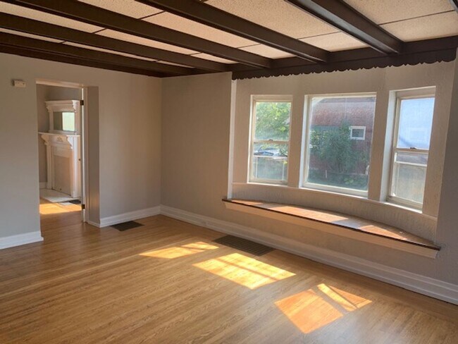 Foto del edificio - 5212 Coral St