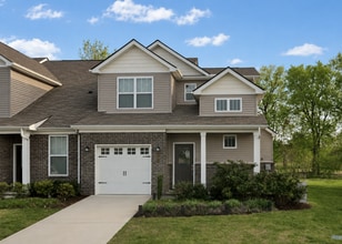 Building Photo - 645 Birdie Dr