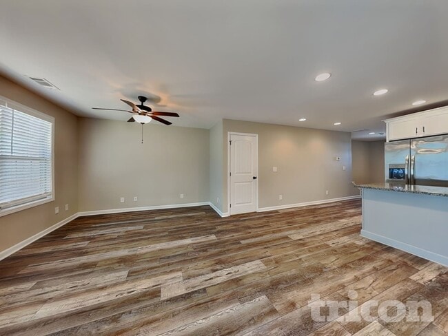 Building Photo - 220 Signature Pl