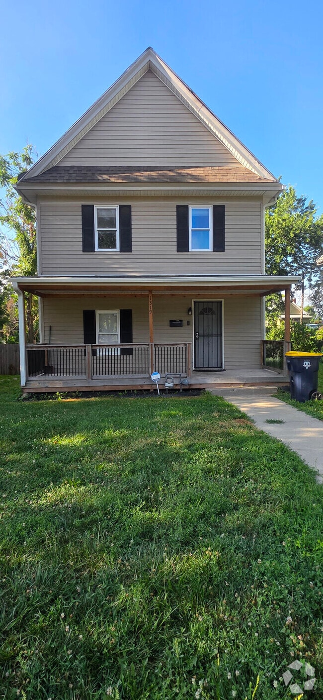 Building Photo - 1319 E 32 Terrace