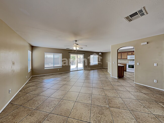 Foto del edificio - 22255 W Desert Bloom St