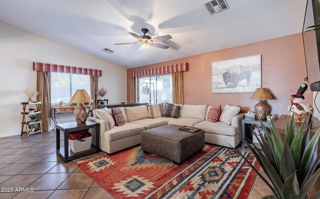 Foto del edificio - 16680 W Saguaro Ln