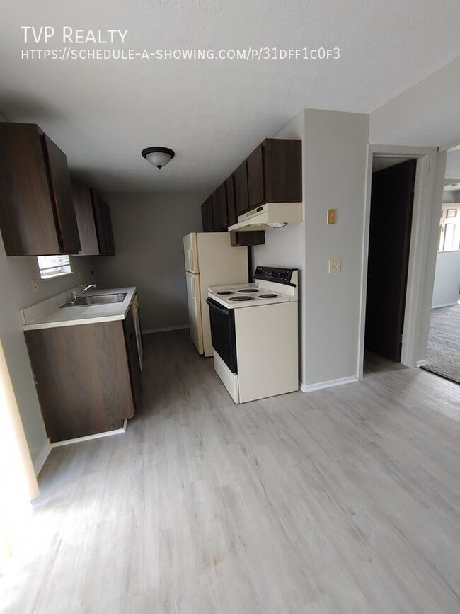 Foto del edificio - 1452 W River Rd N