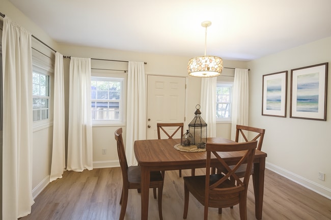 Building Photo - 3 Bedroom and 2 Bath Home (Pets Negotiable)- 18 Month Lease