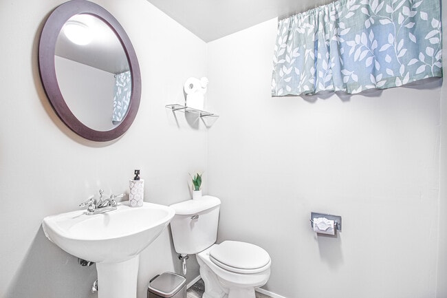 Foto del edificio - Charming 2-Bedroom Main Floor Home in South Minneapolis