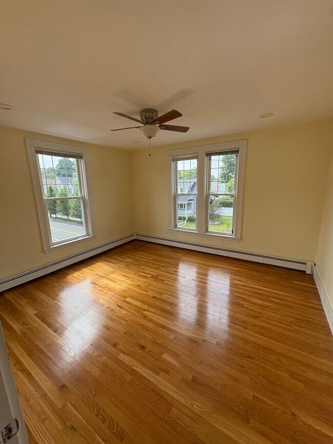 Building Photo - 1 Bed/ 1 Bath in Needham- Move in Ready!