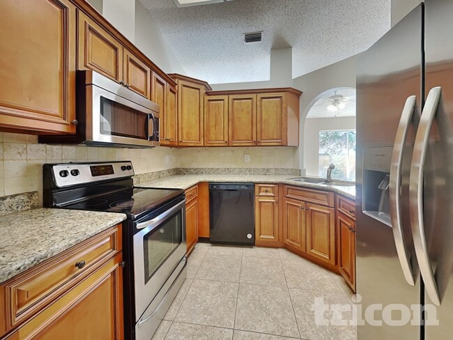 Building Photo - 1009 Jamaica Way