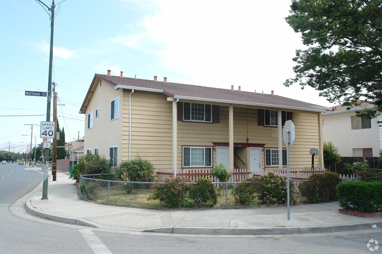 Foto principal - 5687 Hoffman Ct
