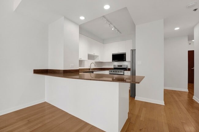 Photo - 1250 S Michigan Ave Apartment