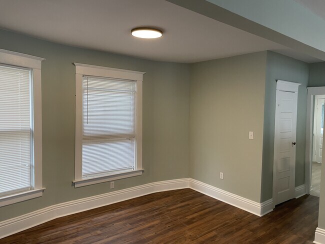 Foto del edificio - 1239 W Berry St