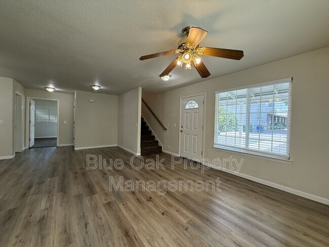 Foto del edificio - 592 E 5th Ave