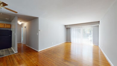 Woodington West Apartments photo'