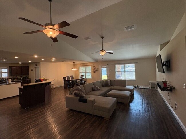 Foto del edificio - 6023 Trestle St