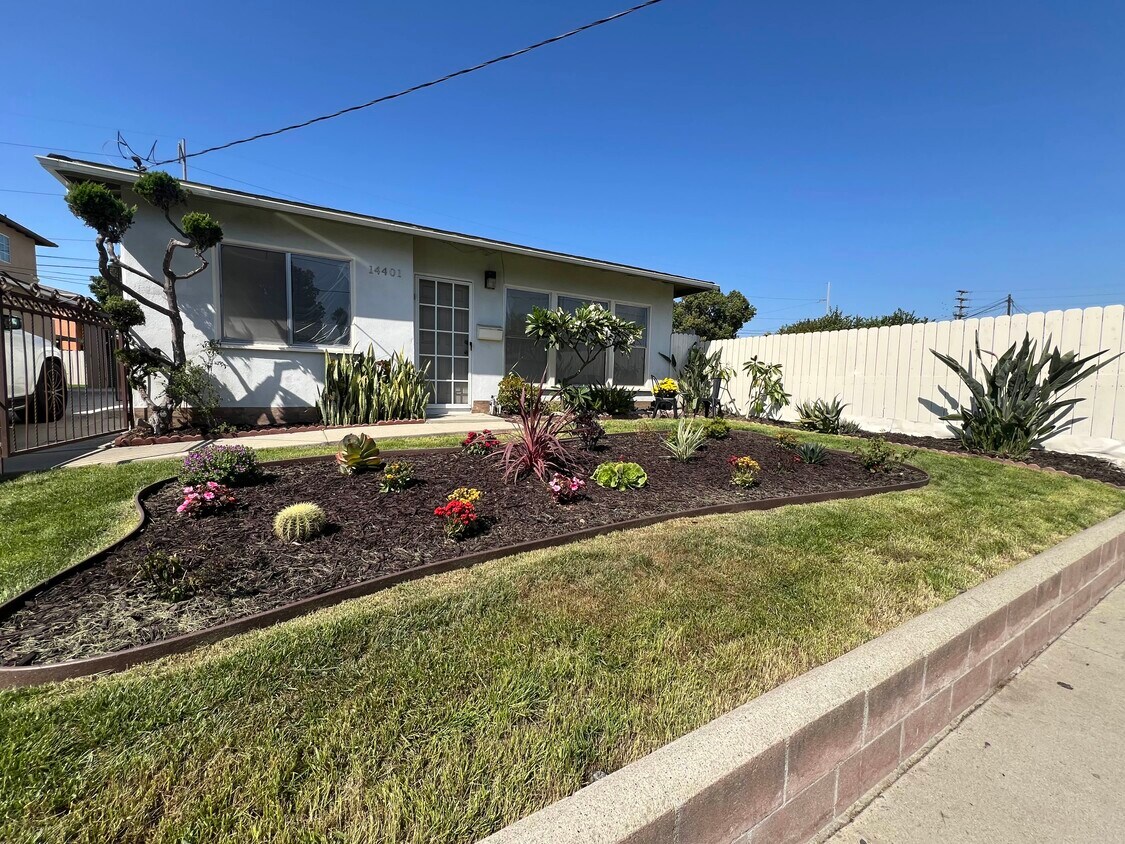 Foto del edificio - 14401 Kingsdale Ave