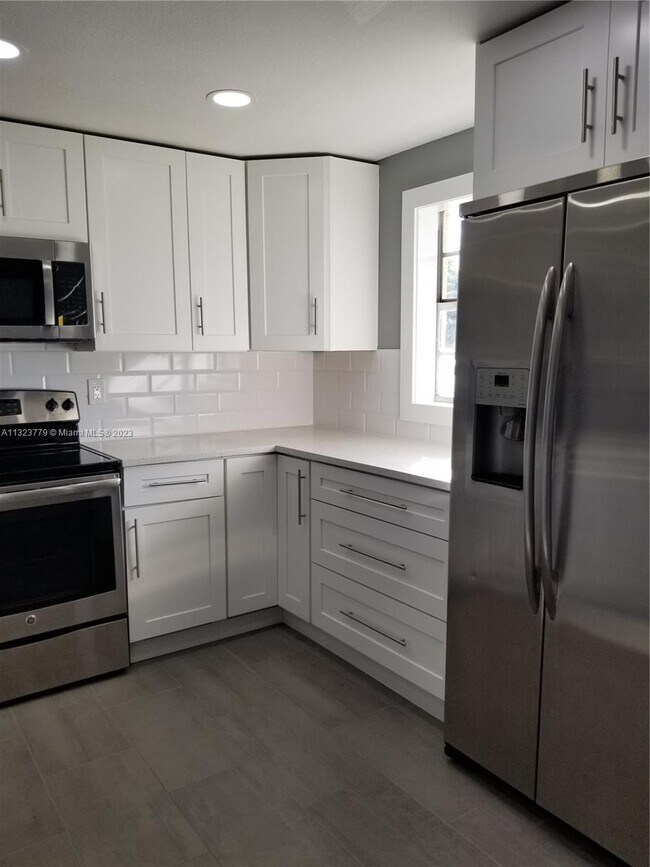 Foto del edificio - 3777 NW 78th Ave
