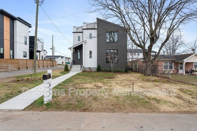 Building Photo - 804 45th Ave N