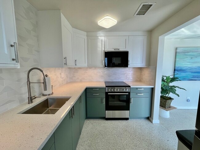 Building Photo - 9700 E Bay Harbor Dr